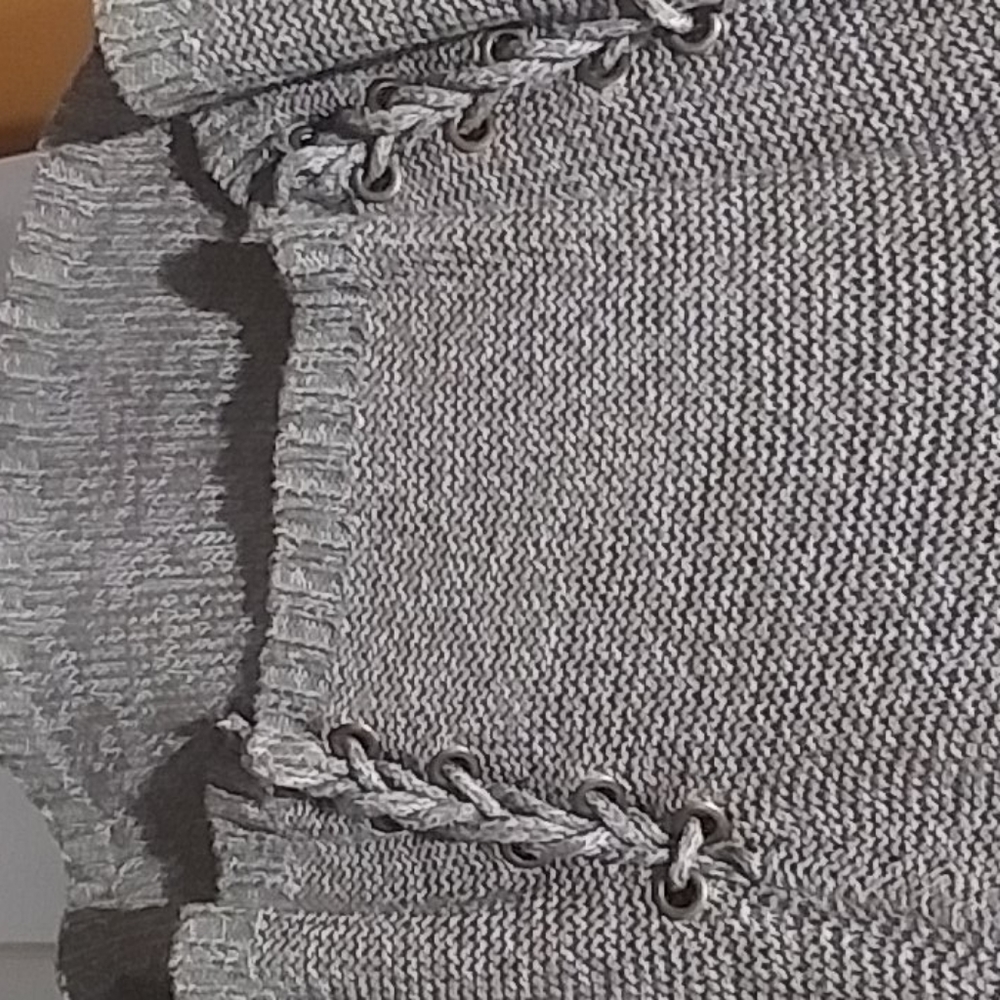 knitted beige sweater - Picture 2 of 5